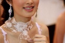 镇江人妖皇后(中国富豪娶人妖皇后)