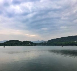 镇江杭州自助游(杭州自助游旅游攻略)
