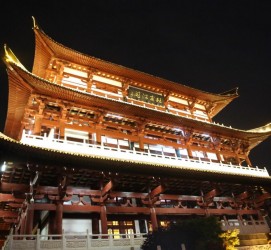 镇江长沙旅游攻略(长沙旅游攻略景点必去长沙美食街)