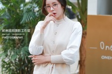 镇江兼职模特被摄影师亲(兼职模特被摄影师亲了)