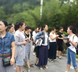 镇江中国的曲男伴游的简单介绍