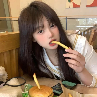 镇江伴游女生李欣怡的资料