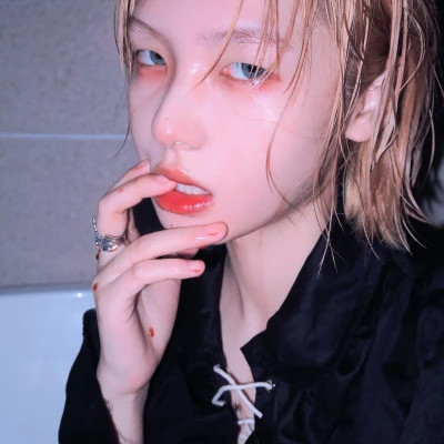 镇江伴游女生樱花漫舞的资料