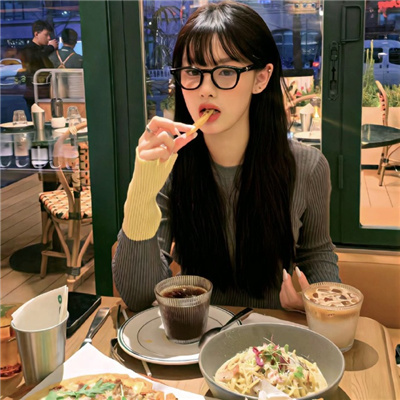 镇江伴游女生娄婷的资料
