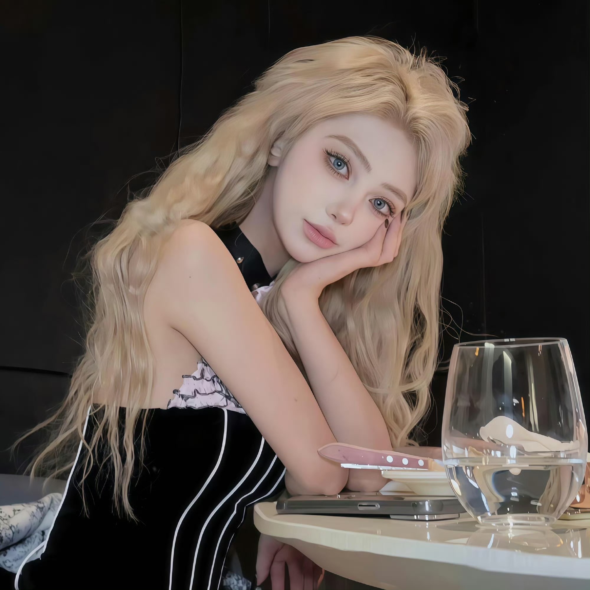 镇江伴游女生晨露的资料